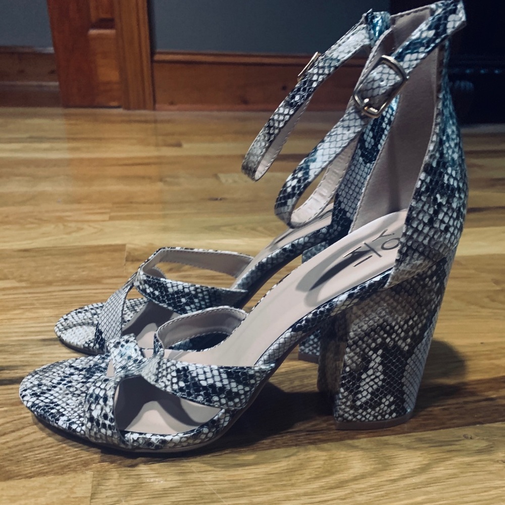 Snake skin pumps